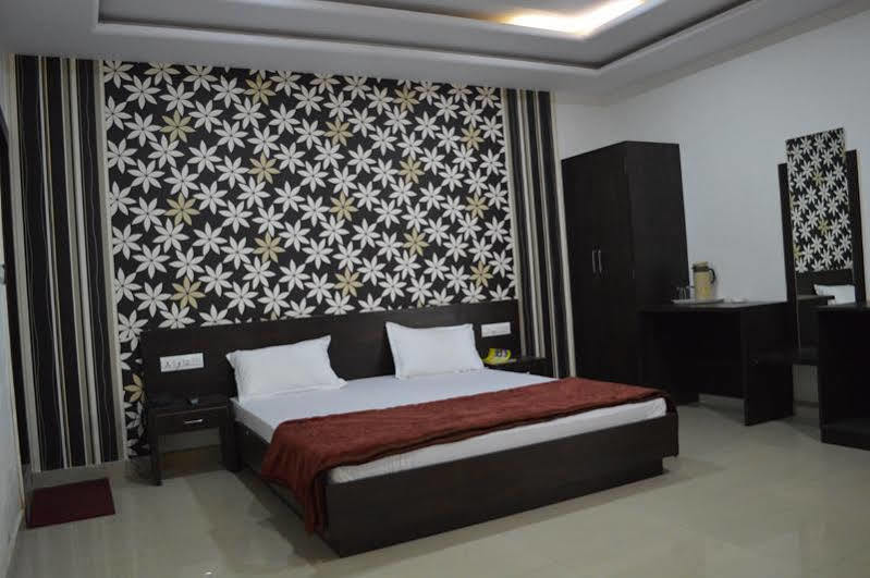 Hotel Pearl Palace Udaipur Ngoại thất bức ảnh